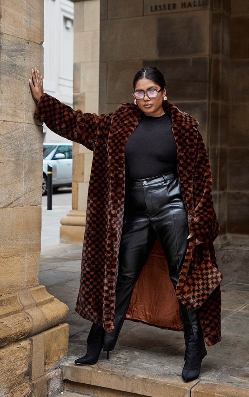 Brown Pretty Little Thing Plus Check Print Faux Fur Coats | DYLTCKW-85