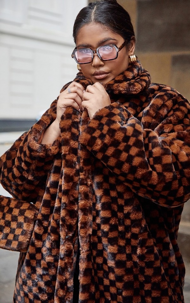 Brown Pretty Little Thing Plus Check Print Faux Fur Coats | DYLTCKW-85